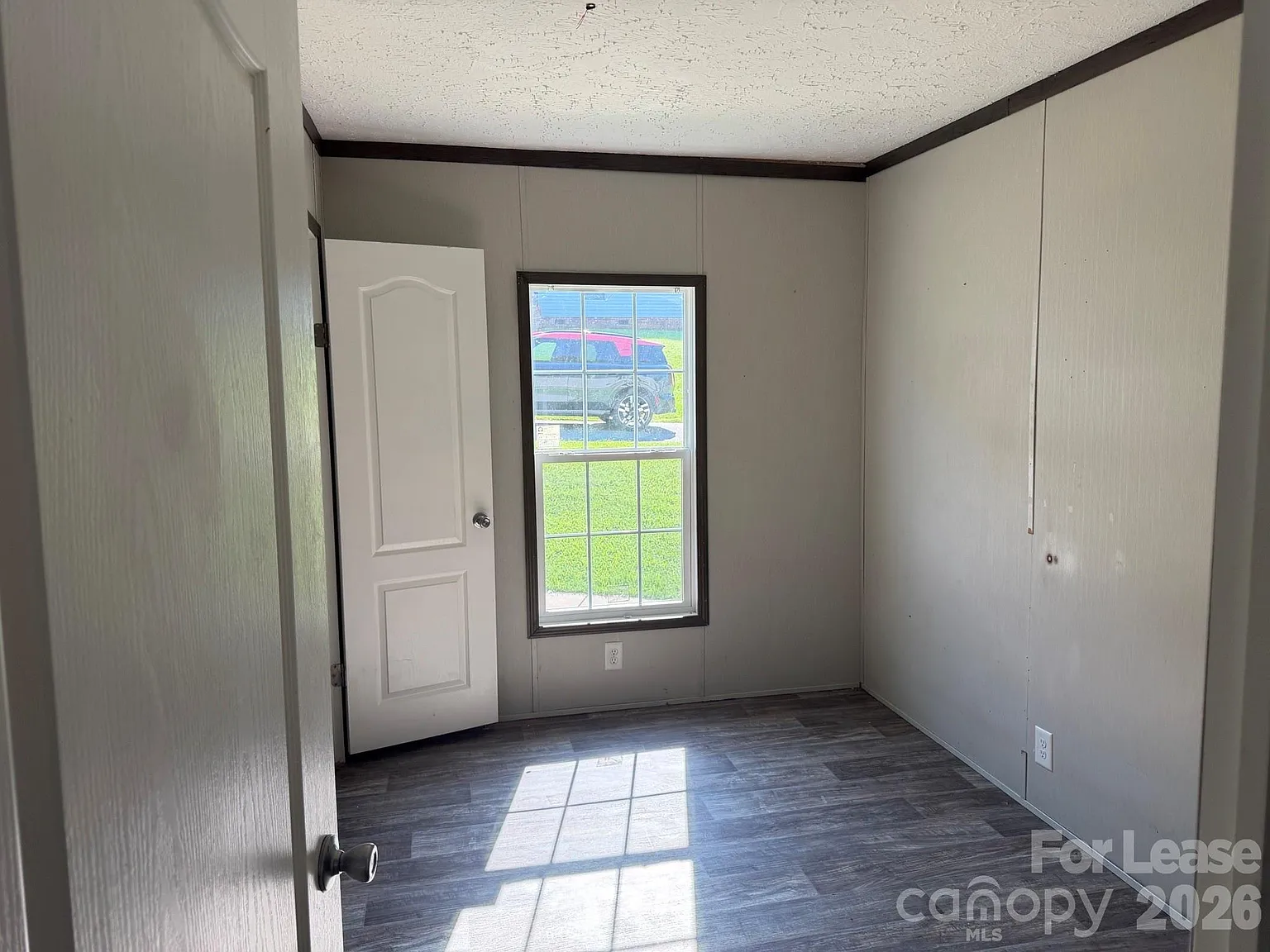 3 bed, 1074.0 bath, $1,500 — Photo 4