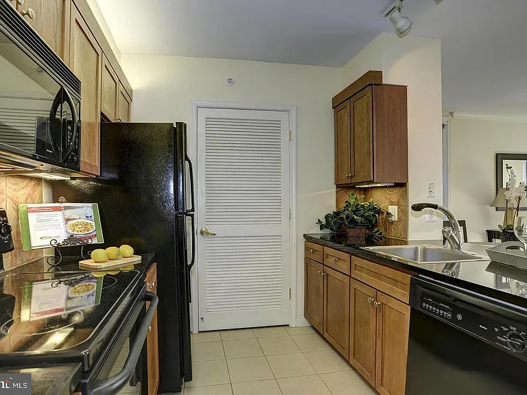 631 D St NW #626 — Photo 6
