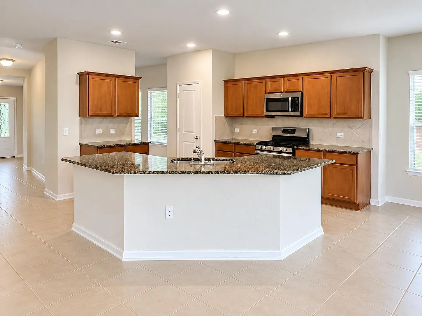 3 bed, 2.5 bath, 2184 sqft, $2,100 — Photo 3