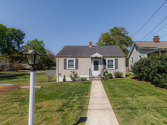 2nd image of 2312 Oakwood Ln