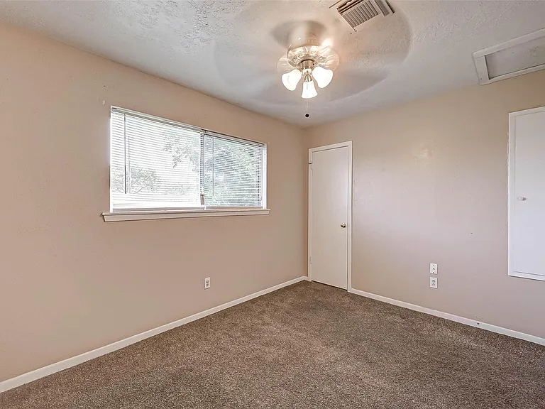 4739 Parkland St — Photo 28