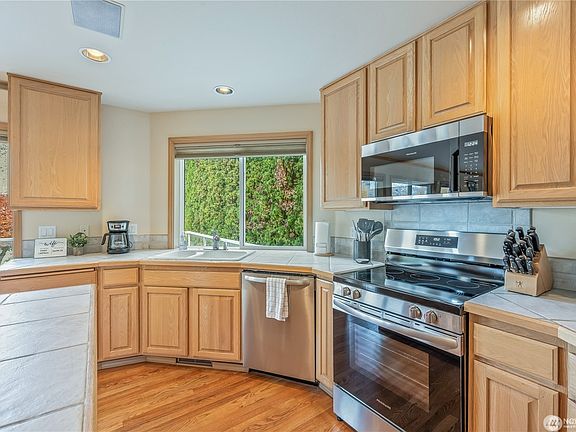 3rd image of 345 Lakefront Dr