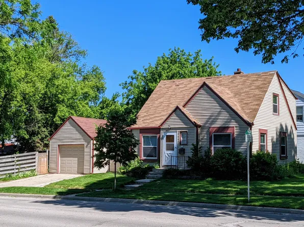 230 E Lake View Ave, Whitefish Bay, WI 53217