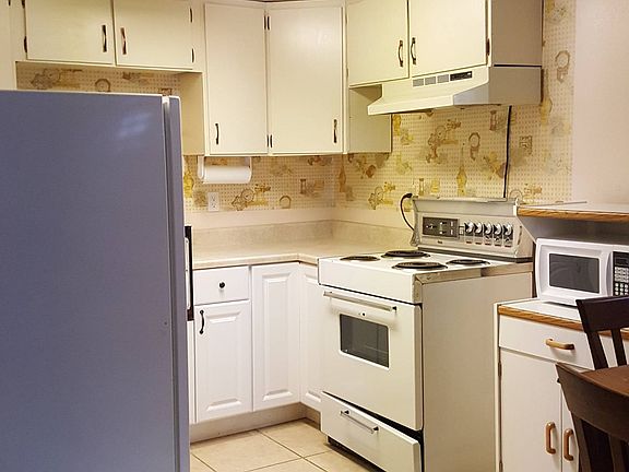 2nd image of 124 N 3rd St #B