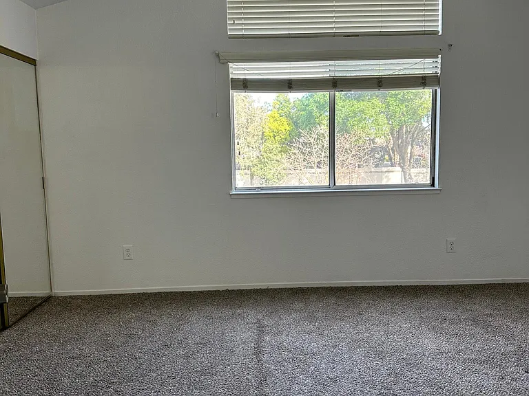 418 Kinsmill Ct — Photo 28