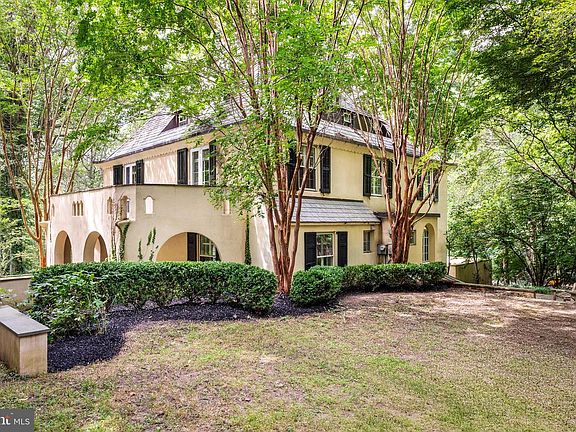 3rd image of 100 Cherry Ln