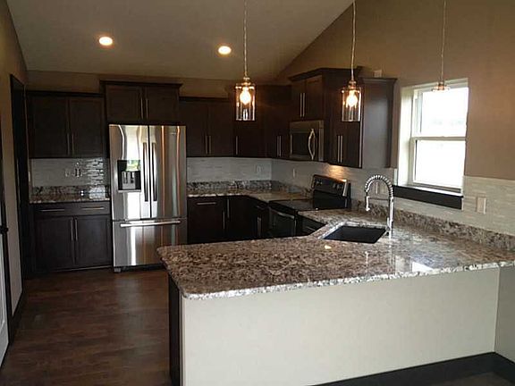 3rd image of 411 Rolling Hills Dr