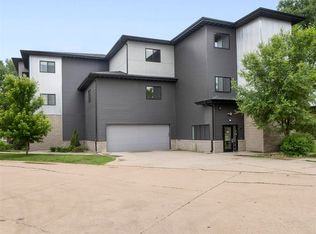 221 E 5th St #208, Cedar Falls, IA 50613