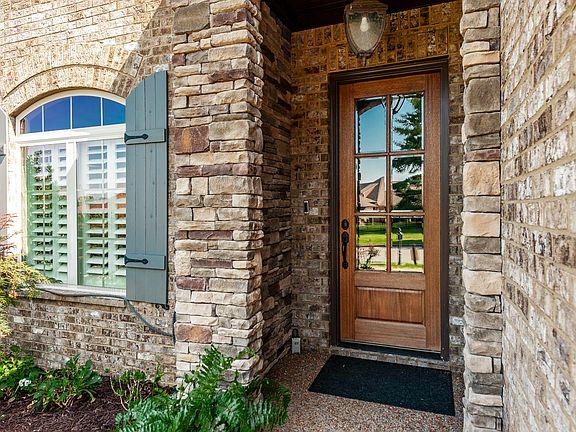 3rd image of 1027 Jarman Ln