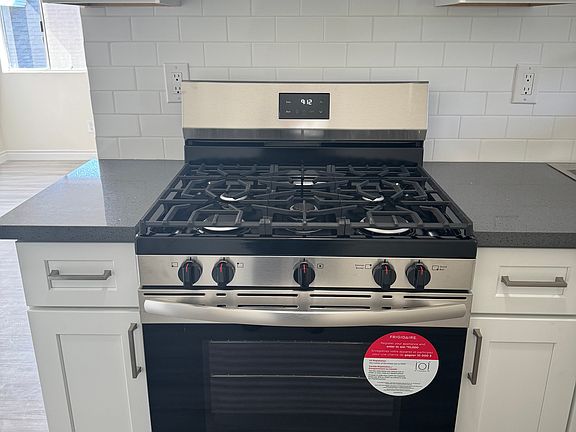 Frigidaire 5.1 Cu. Ft Freestanding Gas Range with Quick Boil Burner -
Stainless Steel
