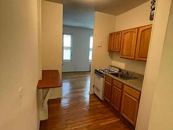 3rd image of 316 E 49th St APT 3D