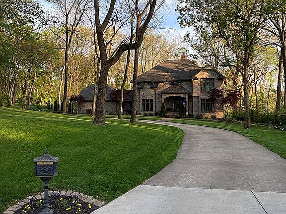 4th image of 400 Westchester