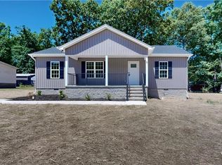 5 Clover Ln, Thomasville, NC 27360