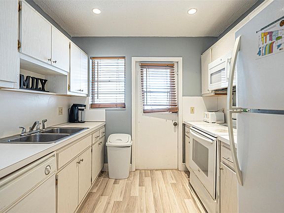 3rd image of 2495 SW 82nd Avenue #202