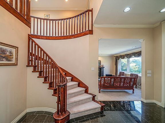 4th image of 6718 Arbutus St
