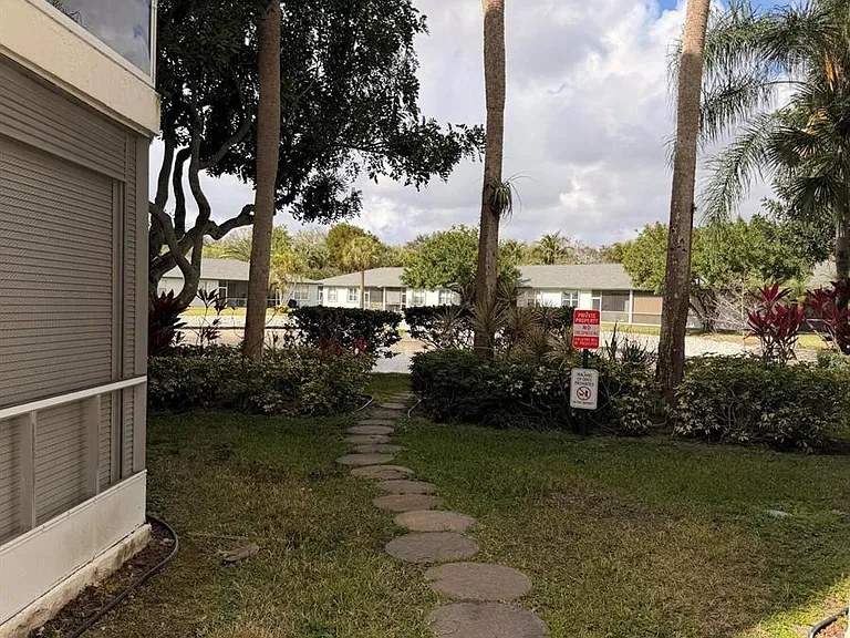 3146 Via Poinciana #301 — Photo 29