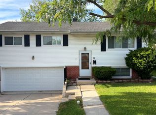 32 E Schubert Ave, Glendale Heights, IL 60139