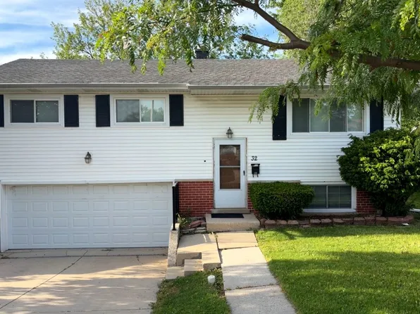 32 E Schubert Ave, Glendale Heights, IL 60139