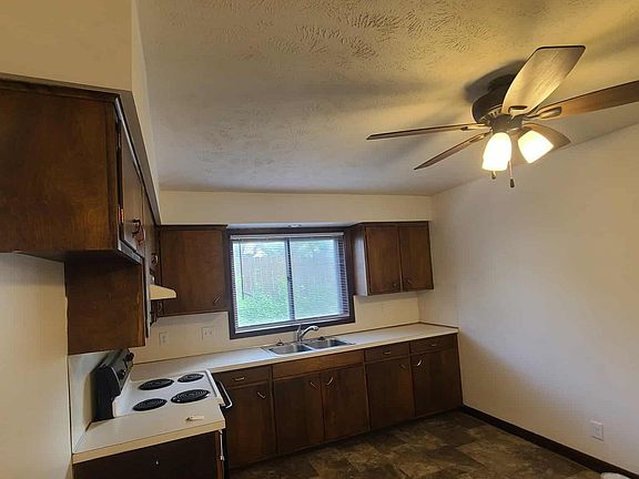 Kitchen. Frig is included, it's just not in the pic