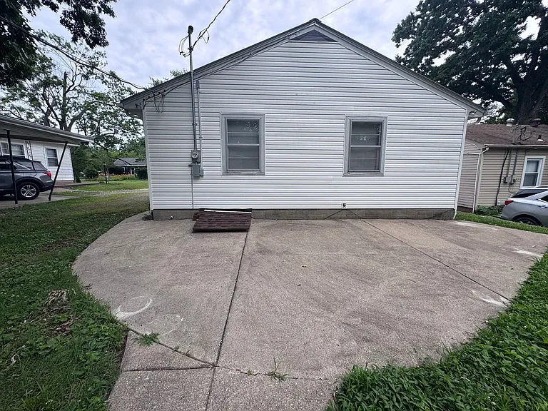 2123 Madison St — Photo 3