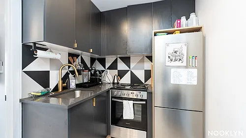 978 Kent Ave #5B Photo 1
