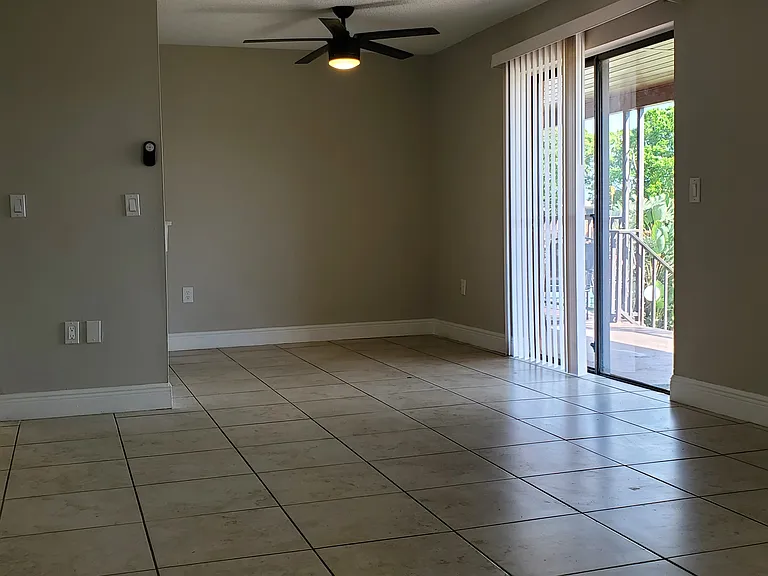 240 San Juan Cir — Photo 6