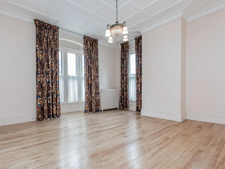 256 Vaughan St #1 — Photo 13