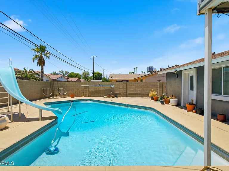 1015 E Marigold Ln — Photo 16