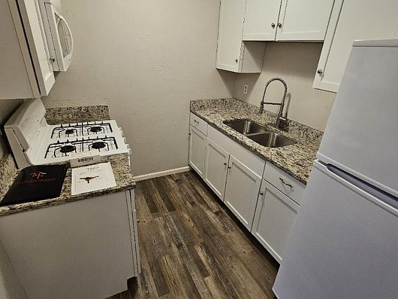 4th image of 814 11th Ave SE #103