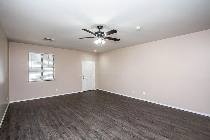5 bed, 3.0 bath, 2699 sqft, $1,950 — Photo 4