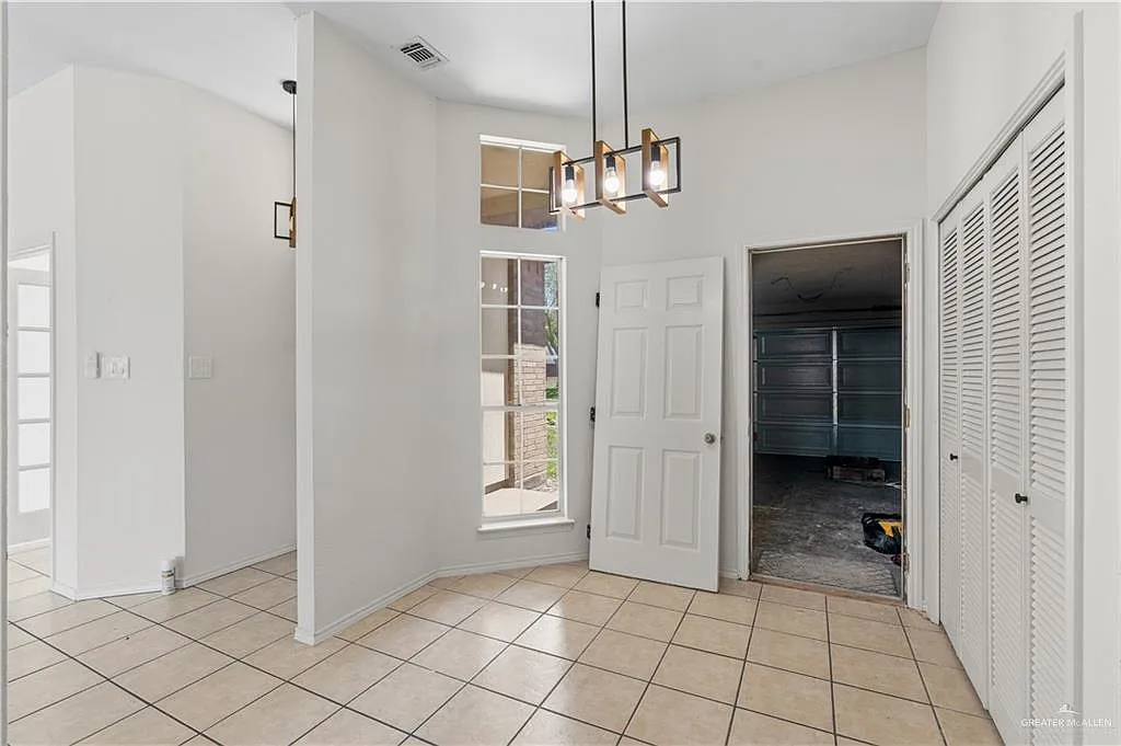 3 bed, 2.0 bath, 1513 sqft, $1,800 — Photo 3