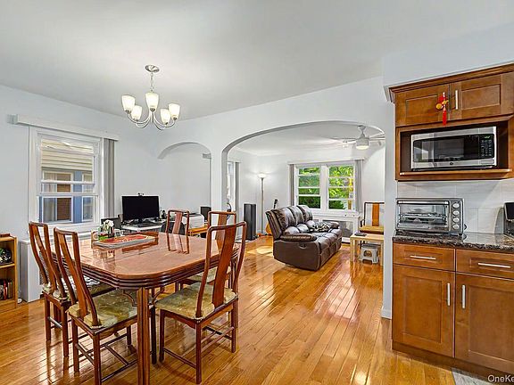 5th image of 850 Washington Street