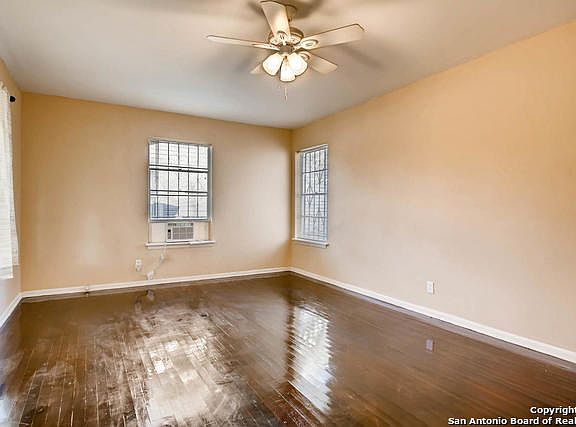 5th image of 910 Grosvenor St