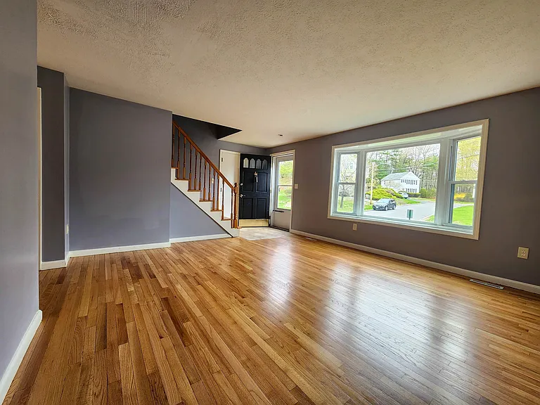 67 Burgundy Dr — Photo 4