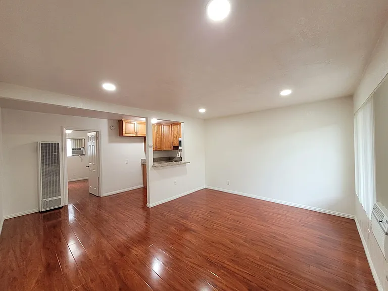 Dalewood Downs Apartments — Photo 3