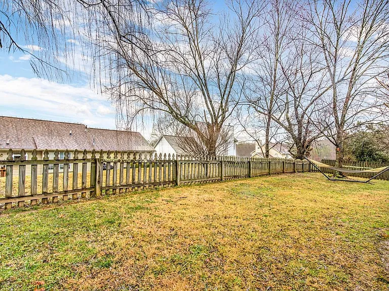 5804 Shelley Dr — Photo 16