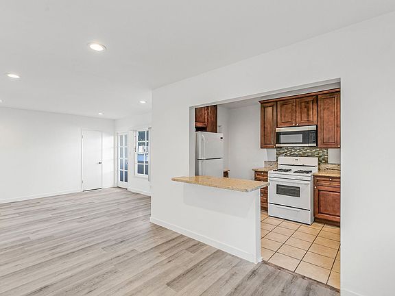 5th image of 1122 S Shenandoah St APT 6