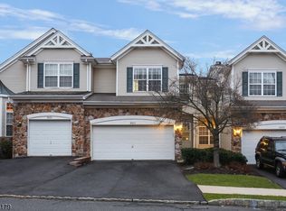 3003 King Ct #605, Green Brook, NJ 08812