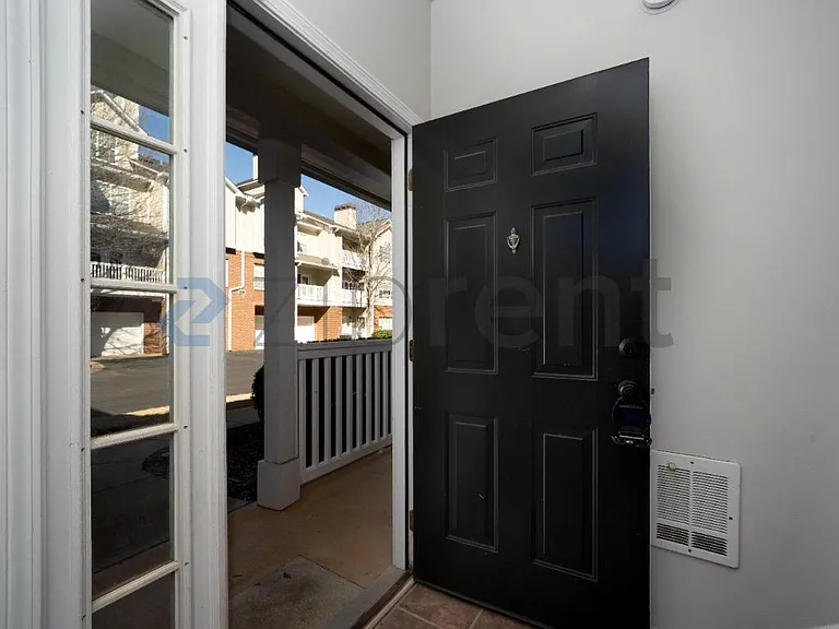 603 Spring Heights Ln SE #603 — Photo 2