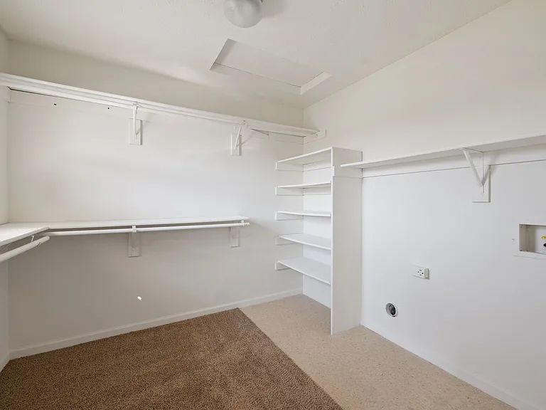 Autumn Woods Apartments — Photo 14