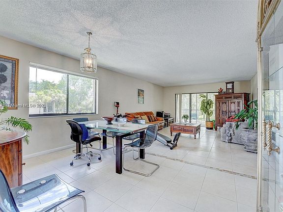 3rd image of 310 Lakeview Dr APT 201