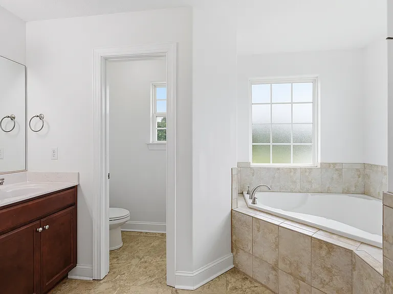 122 Rosedale Dr — Photo 4
