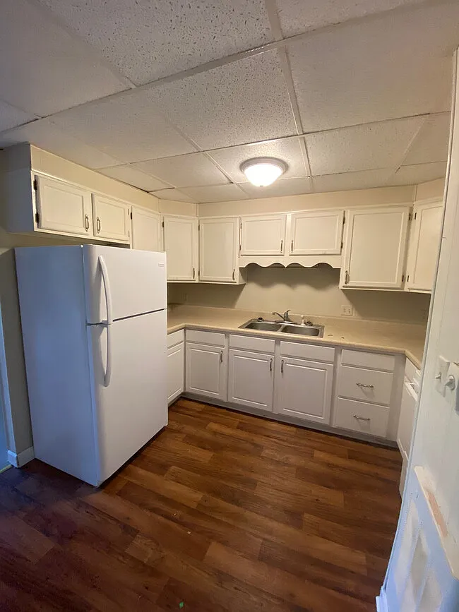 201 Foster St - 2 — Photo 3
