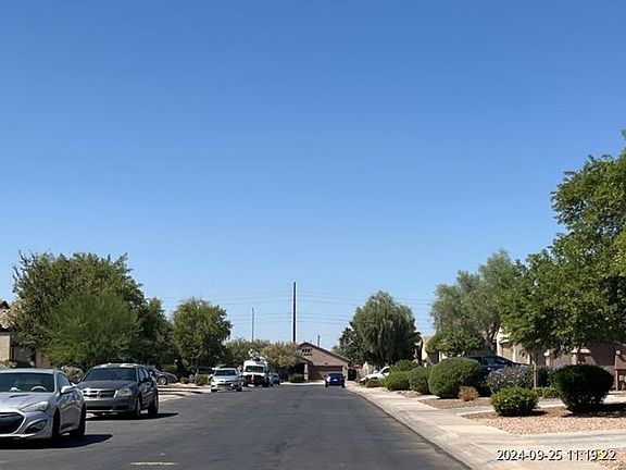 Exterior Neighborhood (street photo)