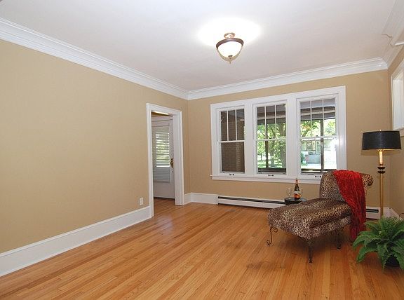 2nd image of 416 N Belmont Ave