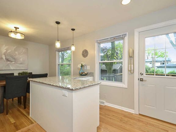 5th image of 430 N Fairlawn Ave