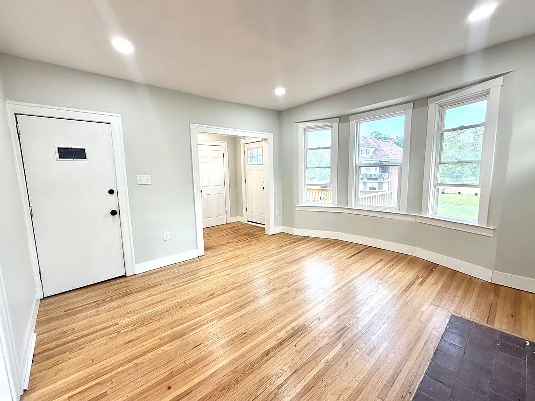 2 bed, 1.0 bath, 1037 sqft, $1,500 — Photo 2