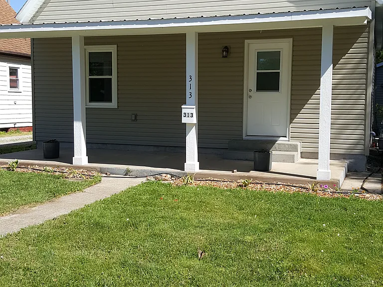 313 W Walnut St — Photo 13