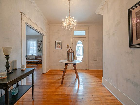 4th image of 601 E Bowie St