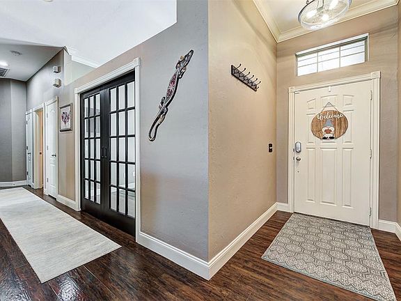 4th image of 617 Dickens Ave
